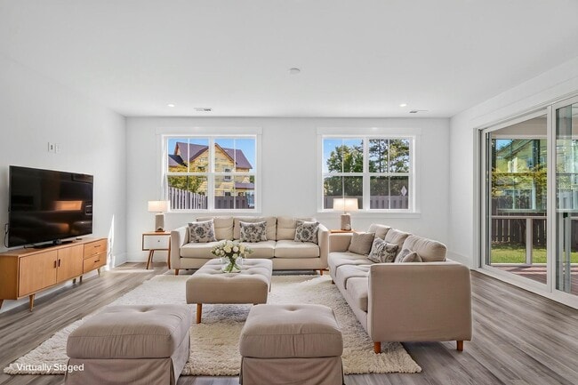 Building Photo - Modern Comfort in the Heart of Johns Island