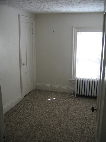 Building Photo - 60 Gold St