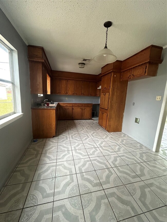 Building Photo - 1710 N Avenue H