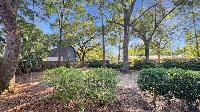 Building Photo - 8053 Malibu Cir