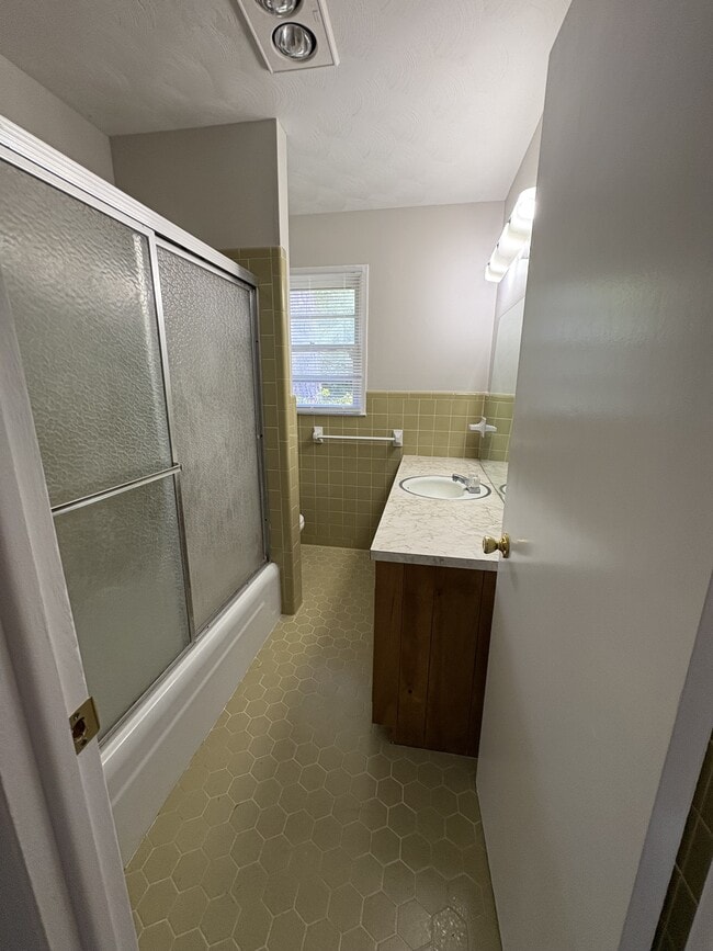 Building Photo - 603 Waters Dr