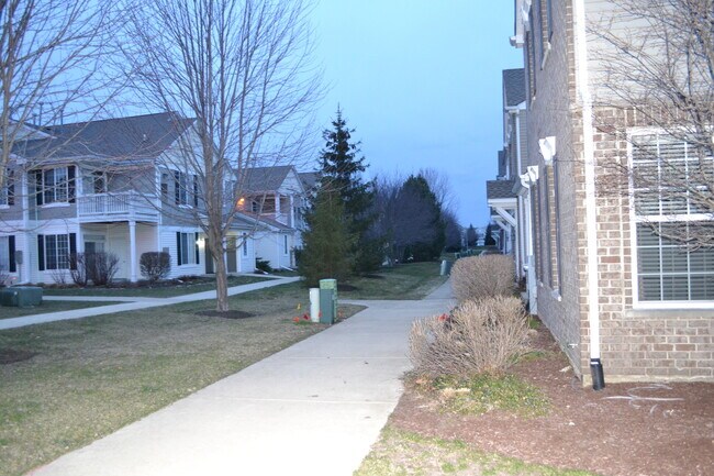 Building Photo - 161 Springbrook Trail S