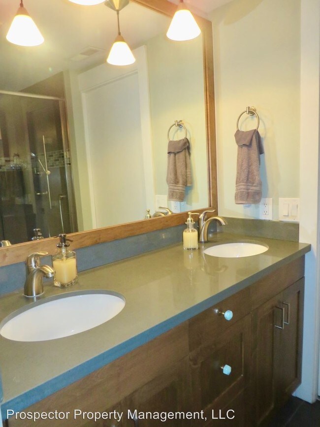 Building Photo - 2 br, 2 bath House - 1510 Alki Ave SW
