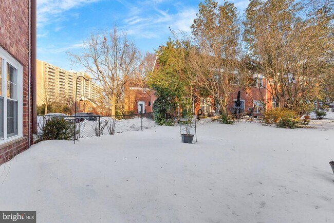 Building Photo - 1400 Martha Custis Dr