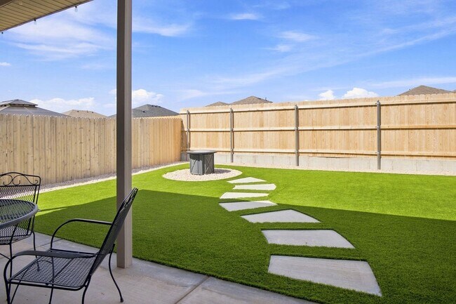 Building Photo - 10401 Pronghorn Rd