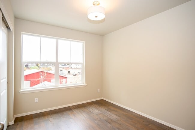 Building Photo - Midtown 3 Bedroom Rental