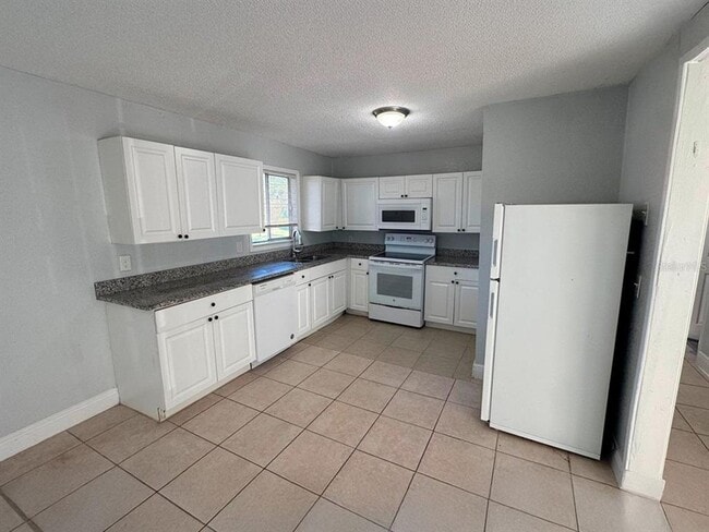 Building Photo - 302 Sherwood Dr