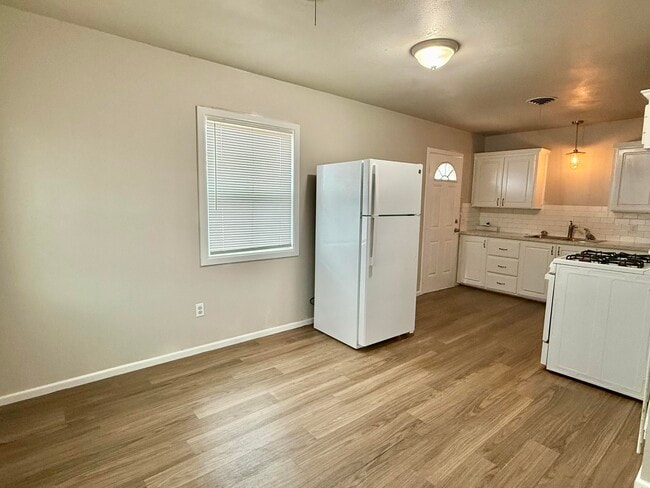 Building Photo - 505 E 37th St