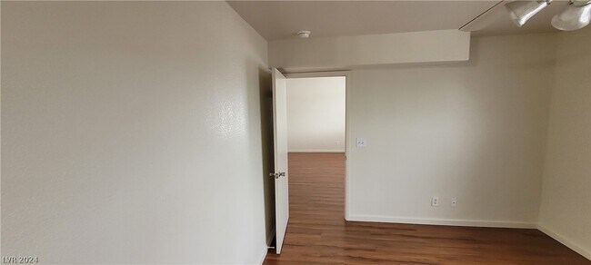 Building Photo - 3125 N Buffalo Dr
