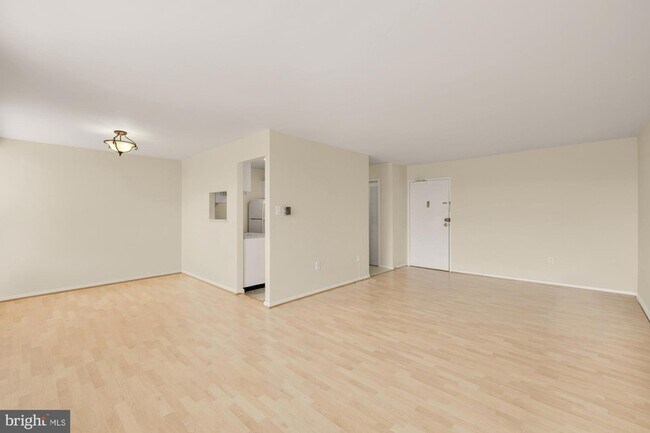 Building Photo - 4390 Lorcom Ln