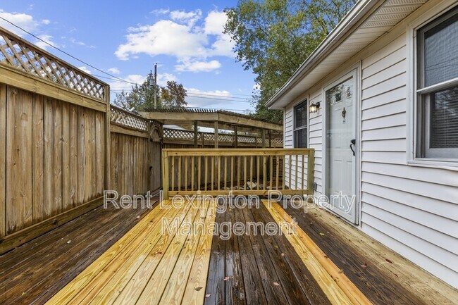 Building Photo - 265 Zandale Dr