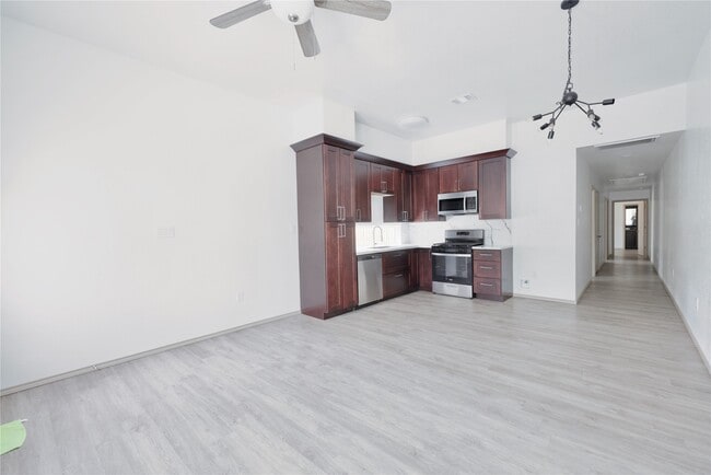 Building Photo - 113 Bolden St