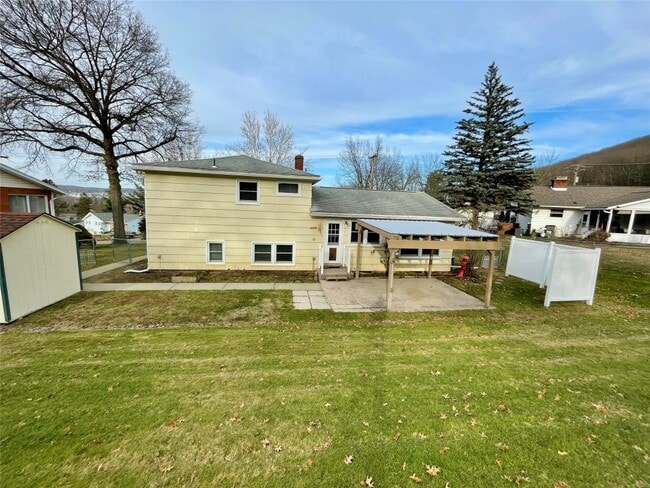 Building Photo - 328 Chestnut Ln