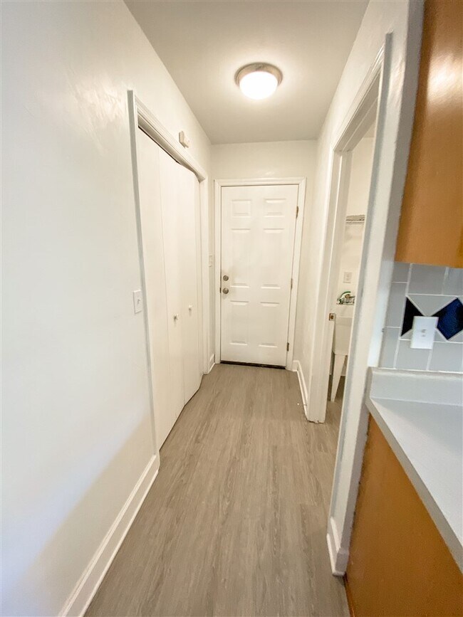 Building Photo - 1301 Sumerlin Dr