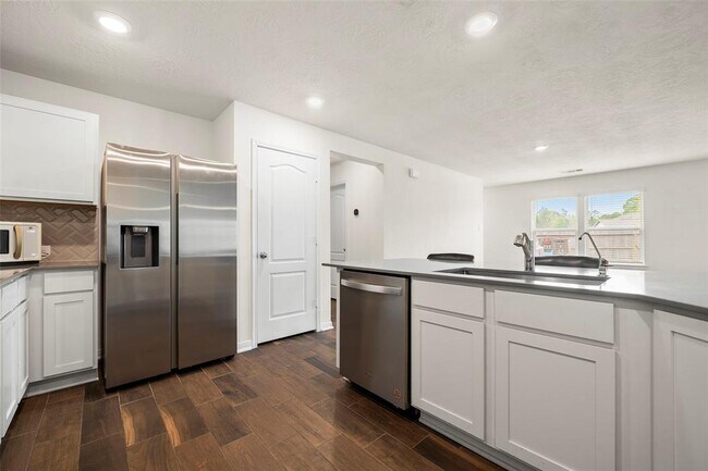 Building Photo - 9312 Sandoval Cir