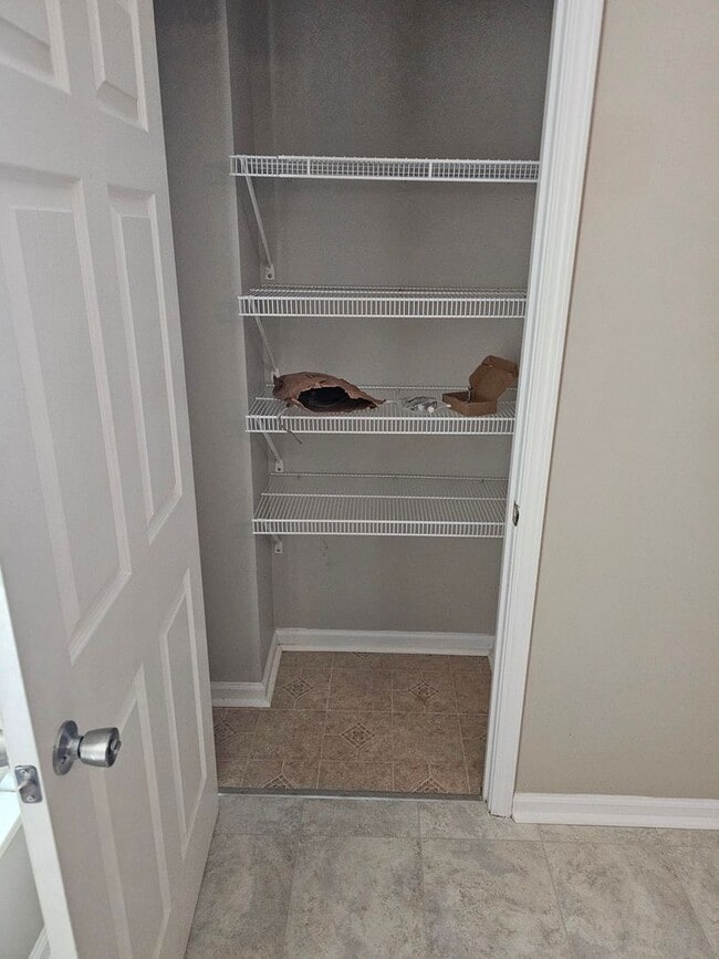 Building Photo - 1737 Moses Ave