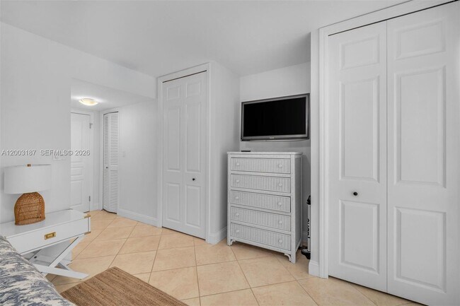 Building Photo - 881 Ocean Dr