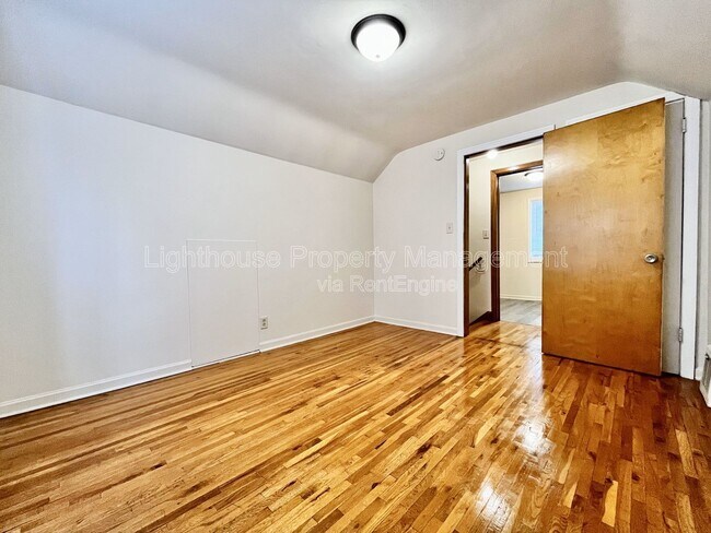 Building Photo - 1656 Fremont Ave NW