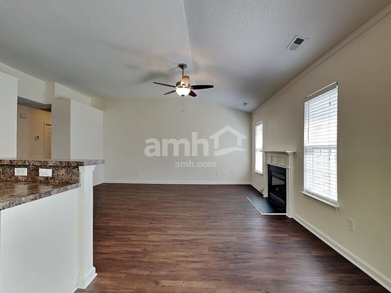 Building Photo - 120 Salem Ridge Ct