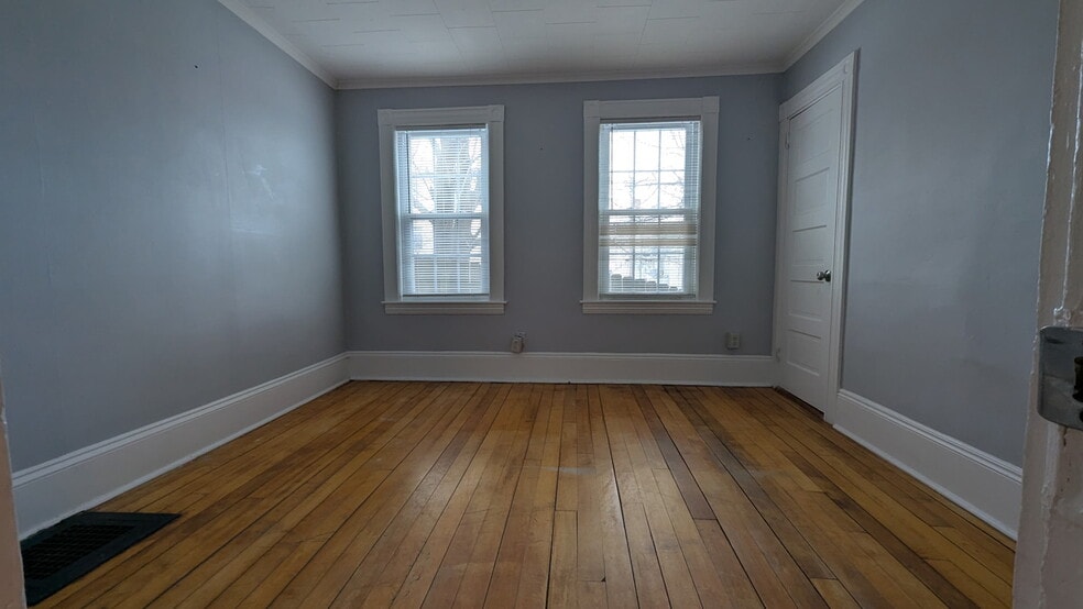 Second bedroom - 13 Forest Ave