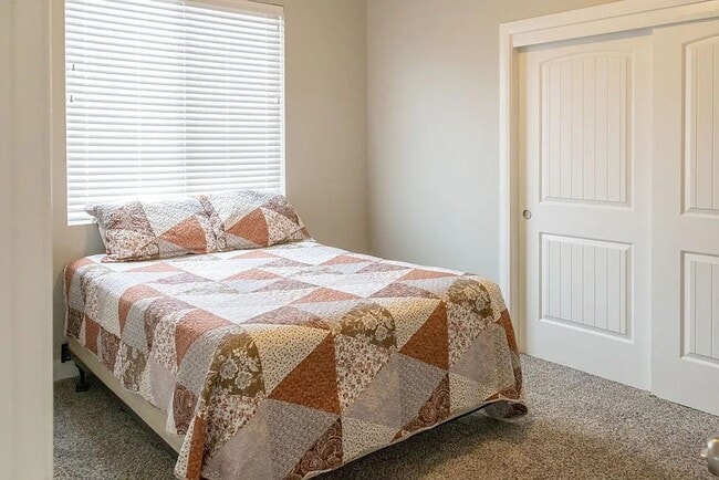 Building Photo - 3 Bedroom Furnished Home! Short term lease!! Available from May 1st - October 31st!