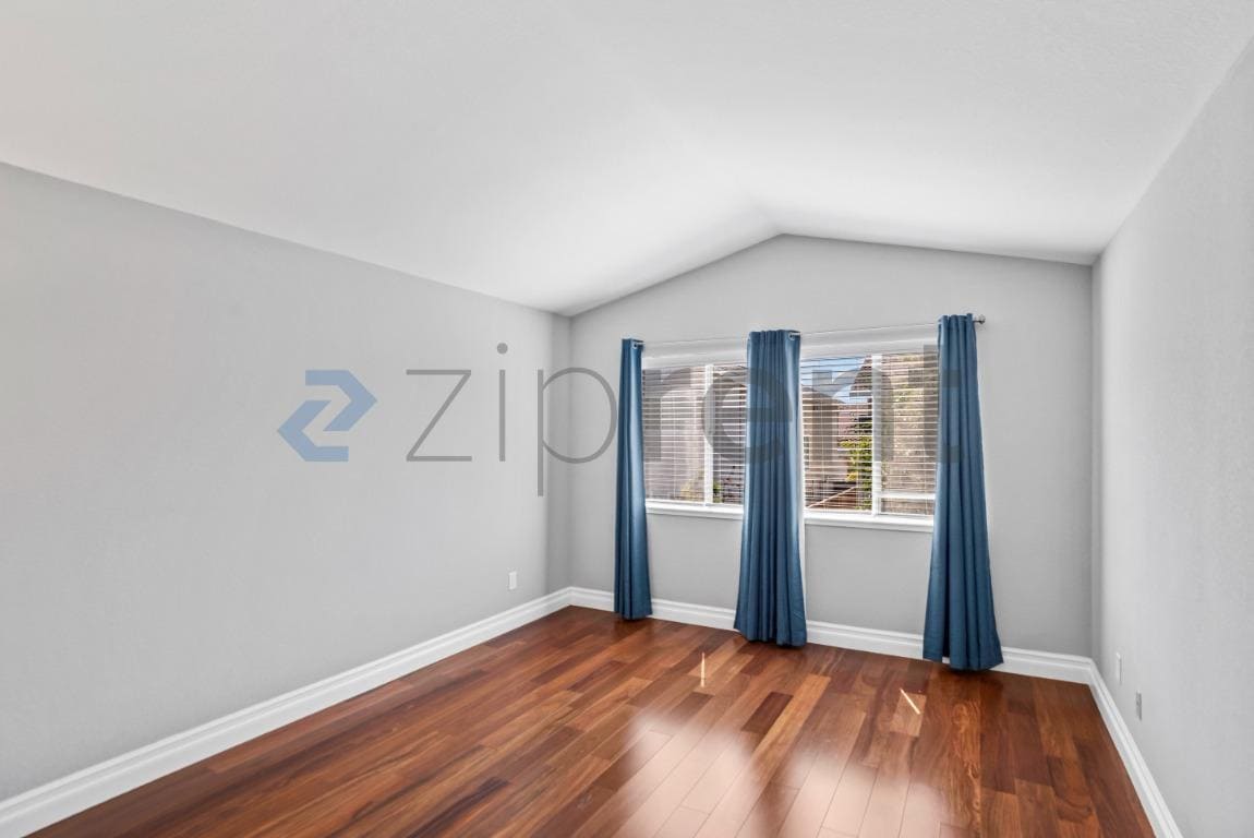Building Photo - Unit