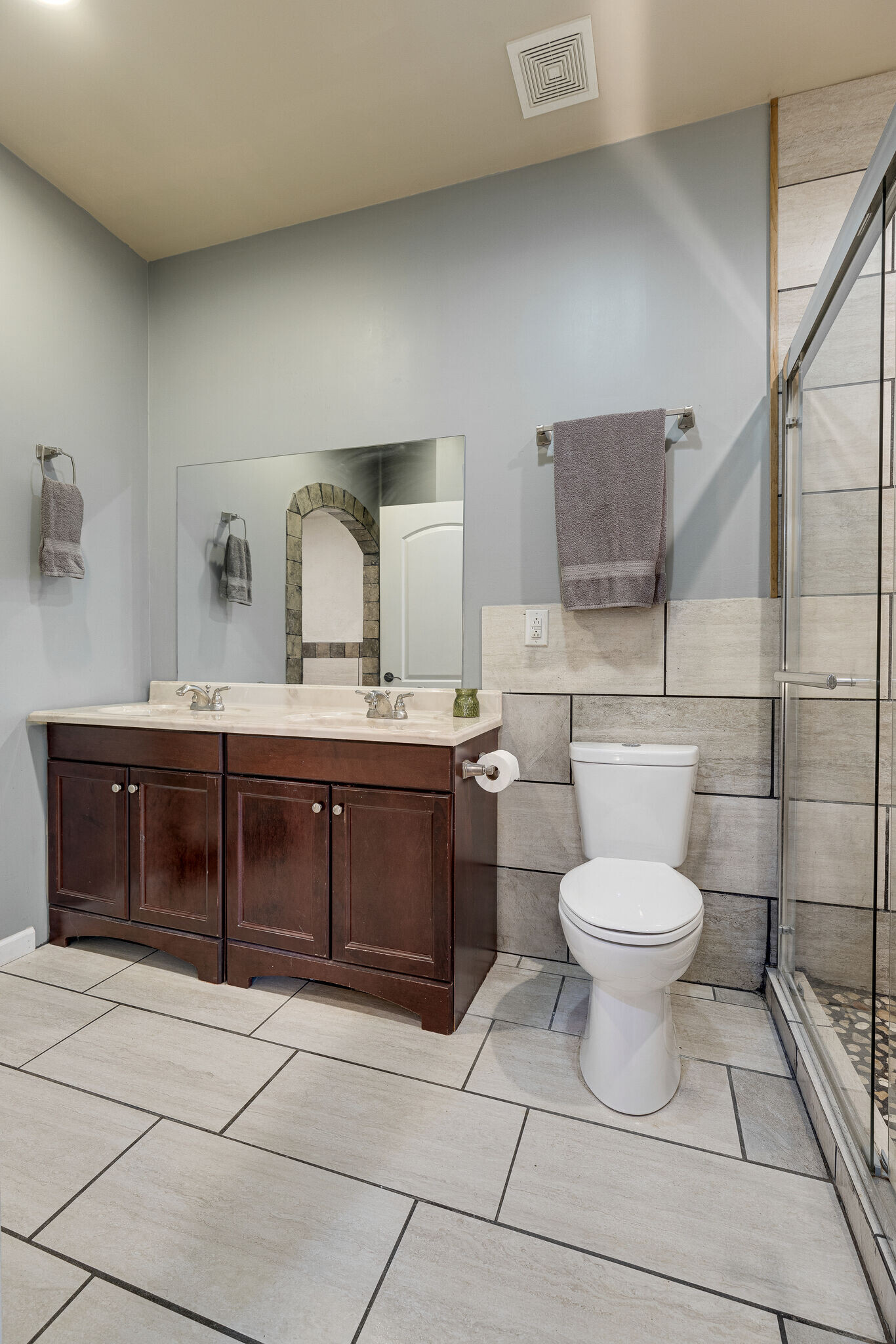 Master Bath - New vanity and faucets on order and to be installed as soon as they arrive - 2505 Oakwood Ave