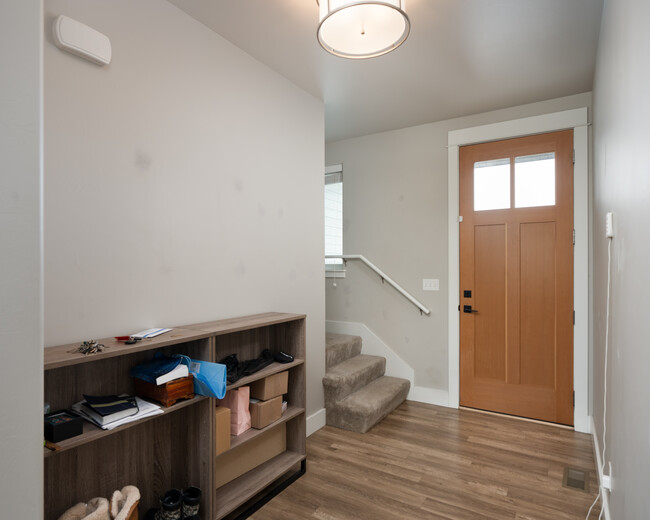Building Photo - 3083 Warbler Way