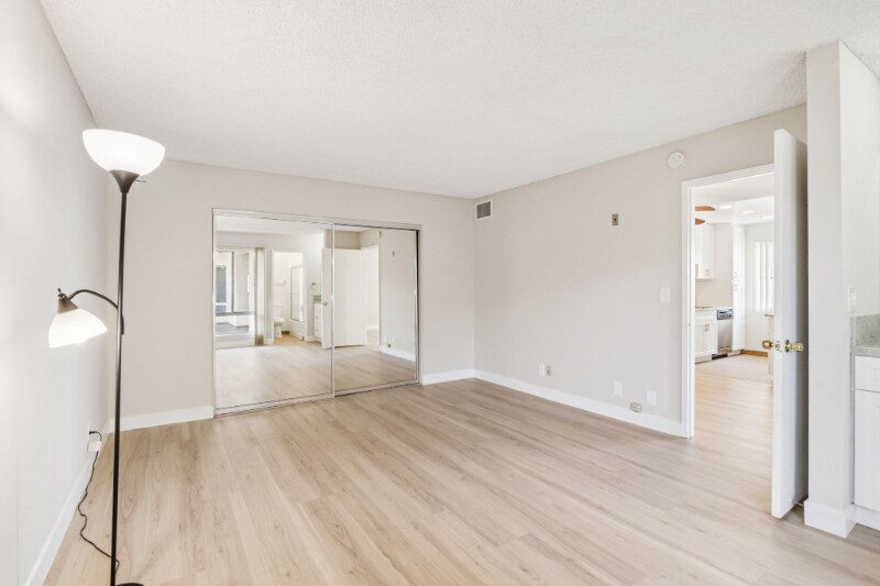 Building Photo - 626 E Verdugo Ave