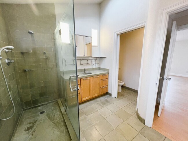 Building Photo - Spacious 3-Bedroom, 2-Bath Home in the Hea...