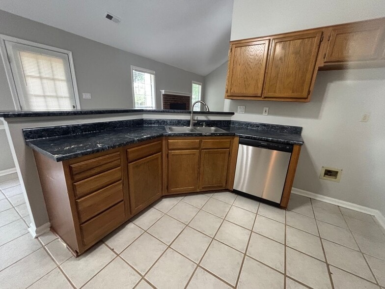Building Photo - 2573 Laurelcrest Dr