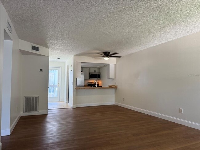 Building Photo - 4831 W McElroy Ave