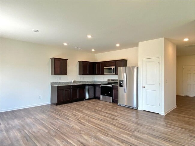 Building Photo - 239 Grand Central Wy