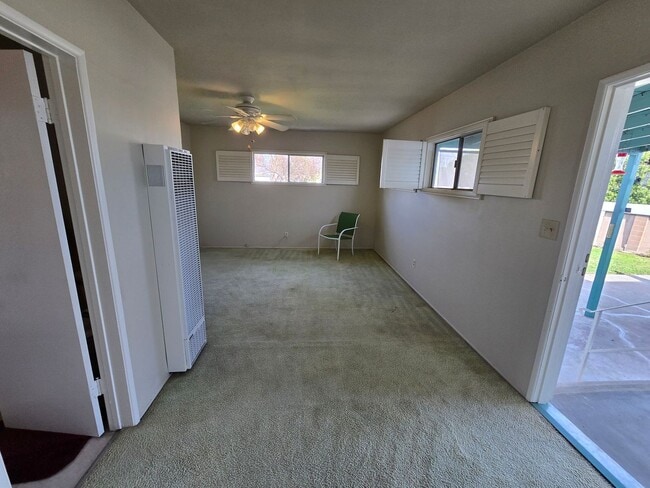 Building Photo - Classic 3 Bed, 2 Bath Home on Large Lot