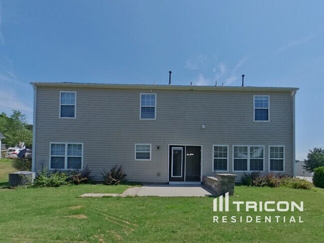 Building Photo - 1631 Royal Ives Dr SE