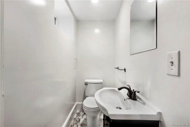 Building Photo - 48 Rossmore Ave