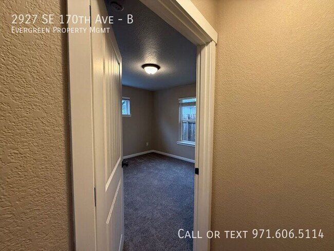 Building Photo - 2927 SE 170th Ave