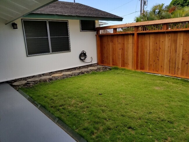 Building Photo - NEWLY RENOVATED -2 Bed, 2 Bath, 2 Parking Duplex in Aiea- UTILITIES INCLUDED!!