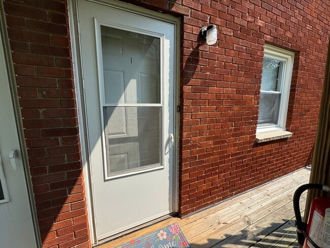 Building Photo - All Utilities Studio across from Kiwanis Park – $850