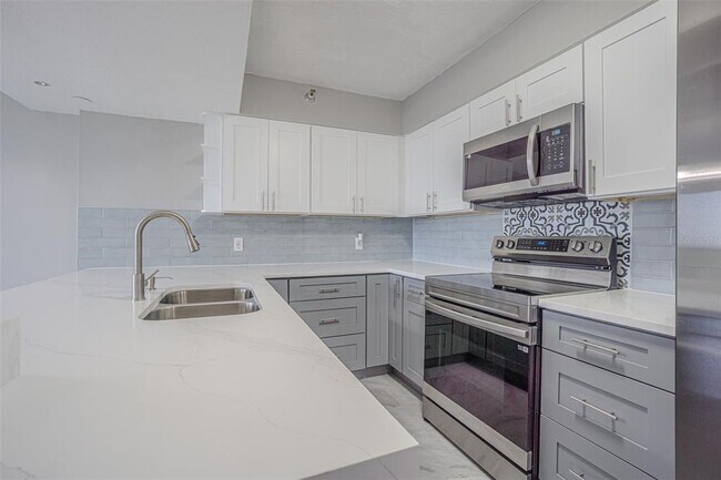 Building Photo - 2333 Feather Sound Dr