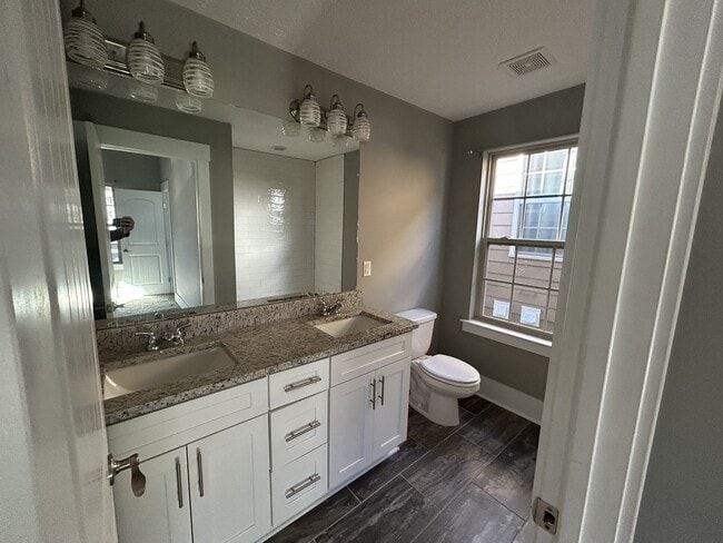 Building Photo - 222 Jasmine Row