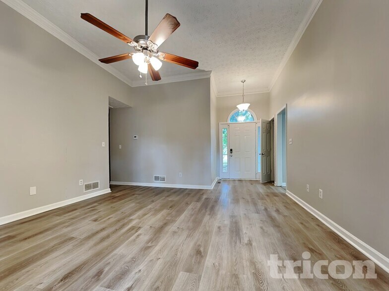 Building Photo - 40 Fair Ridge Ct