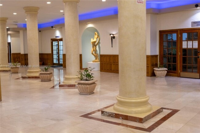 Building Photo - 3725 S Ocean Dr