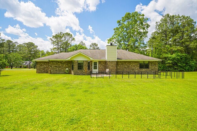 Building Photo - Coming Available!