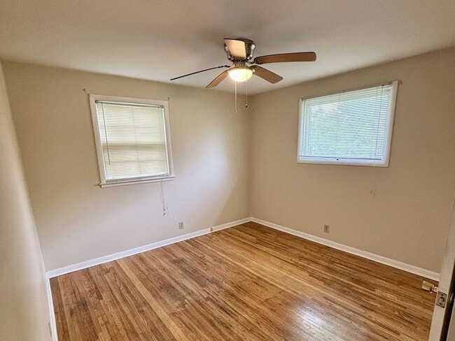 Building Photo - Convenient rental in Nashville near airport!