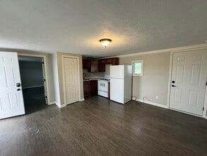 Building Photo - Alvada Unit 5