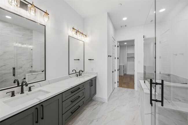 Building Photo - 404 Vista Buena Trl