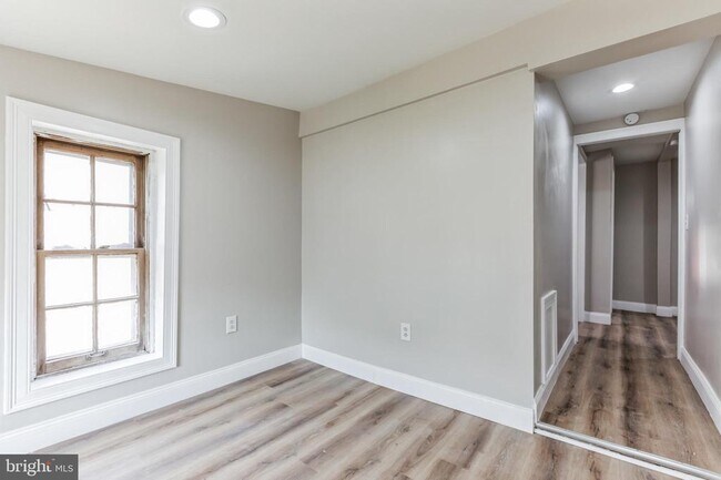 Building Photo - 614 Minor St