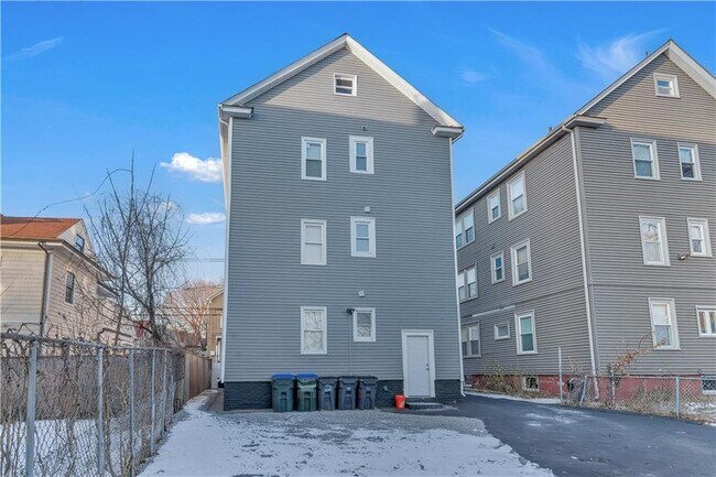 Building Photo - 382 Orms St