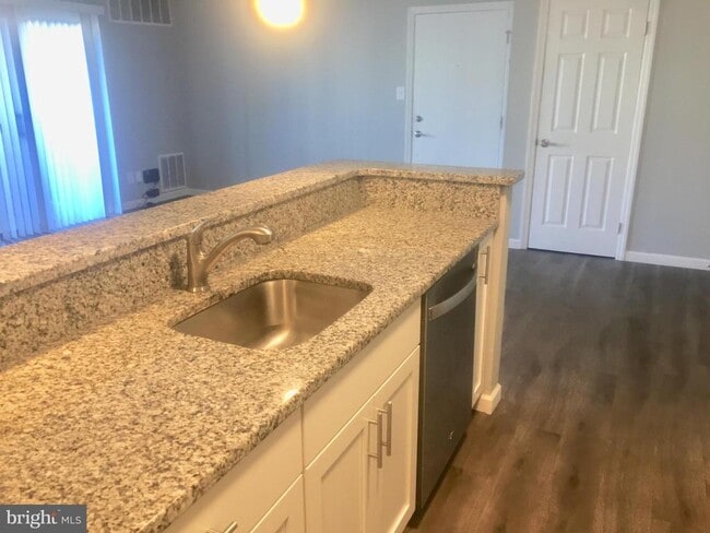 Building Photo - 1609 Woodhollow Dr